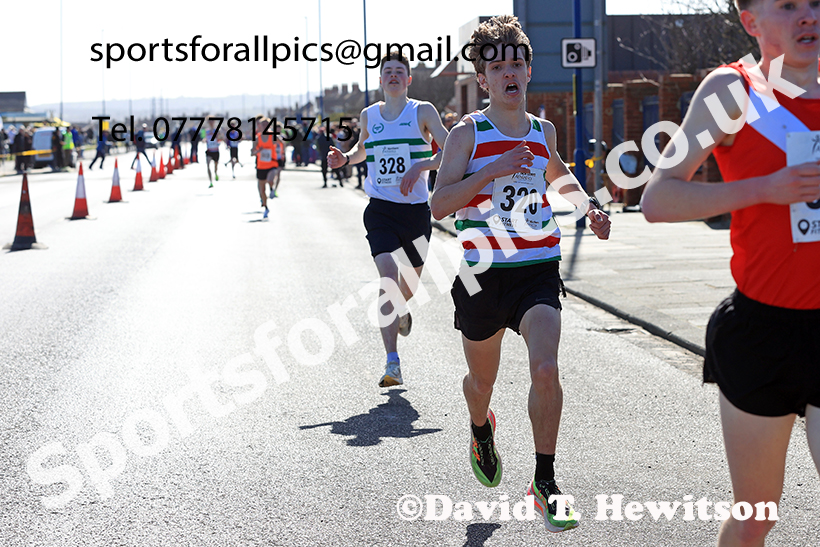 Mens under-17s 5k, 2025 Northern 12 and 6 Stage Road Relays and Junior 5k, Redcar. Photo: David T. Hewitson/Sports for All Pics